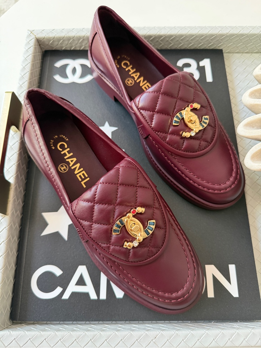 CHANEL BURGUNDY LEATHER LOAFERS OXFORD SHOES GOLD STRASS GEMS CC TURNLOCK 37 - Picture 5 of 17